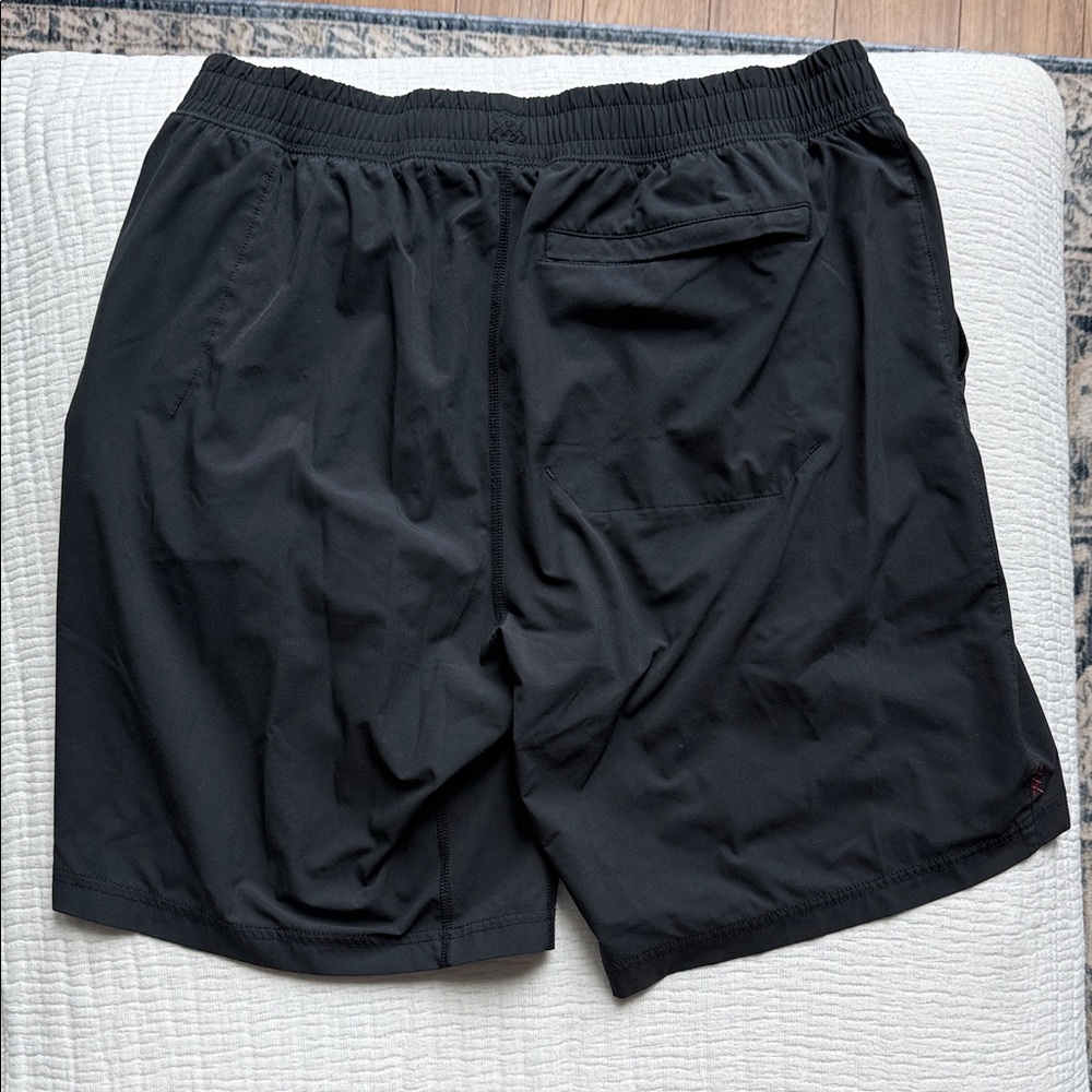 Rhone mako 9” black athletic shorts size L, NWOT - Picture 5 of 6